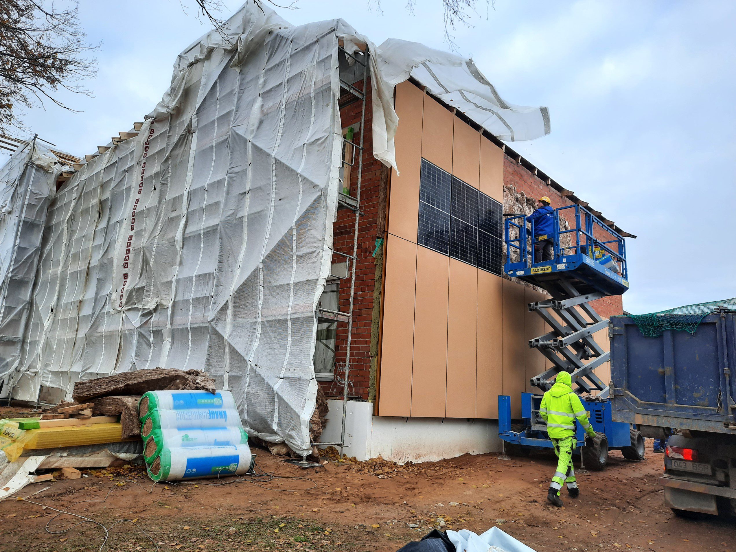 Installation of the RenoZEB facade